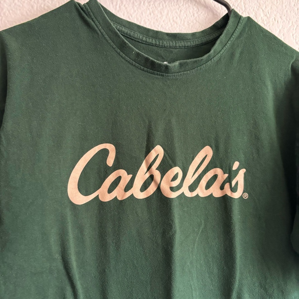 Medium Forrest green Cabelas logo tshirt